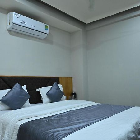 Hotel Sury Villa อาเมดาบัด ภายนอก รูปภาพ