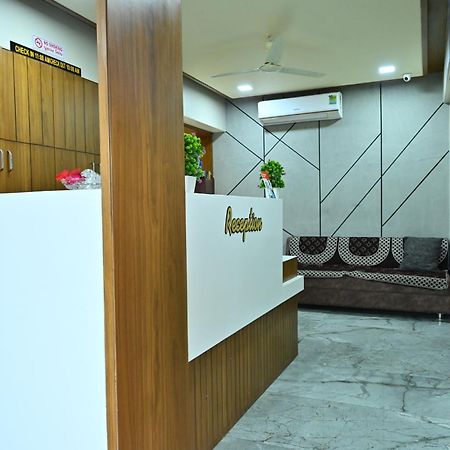 Hotel Sury Villa อาเมดาบัด ภายนอก รูปภาพ