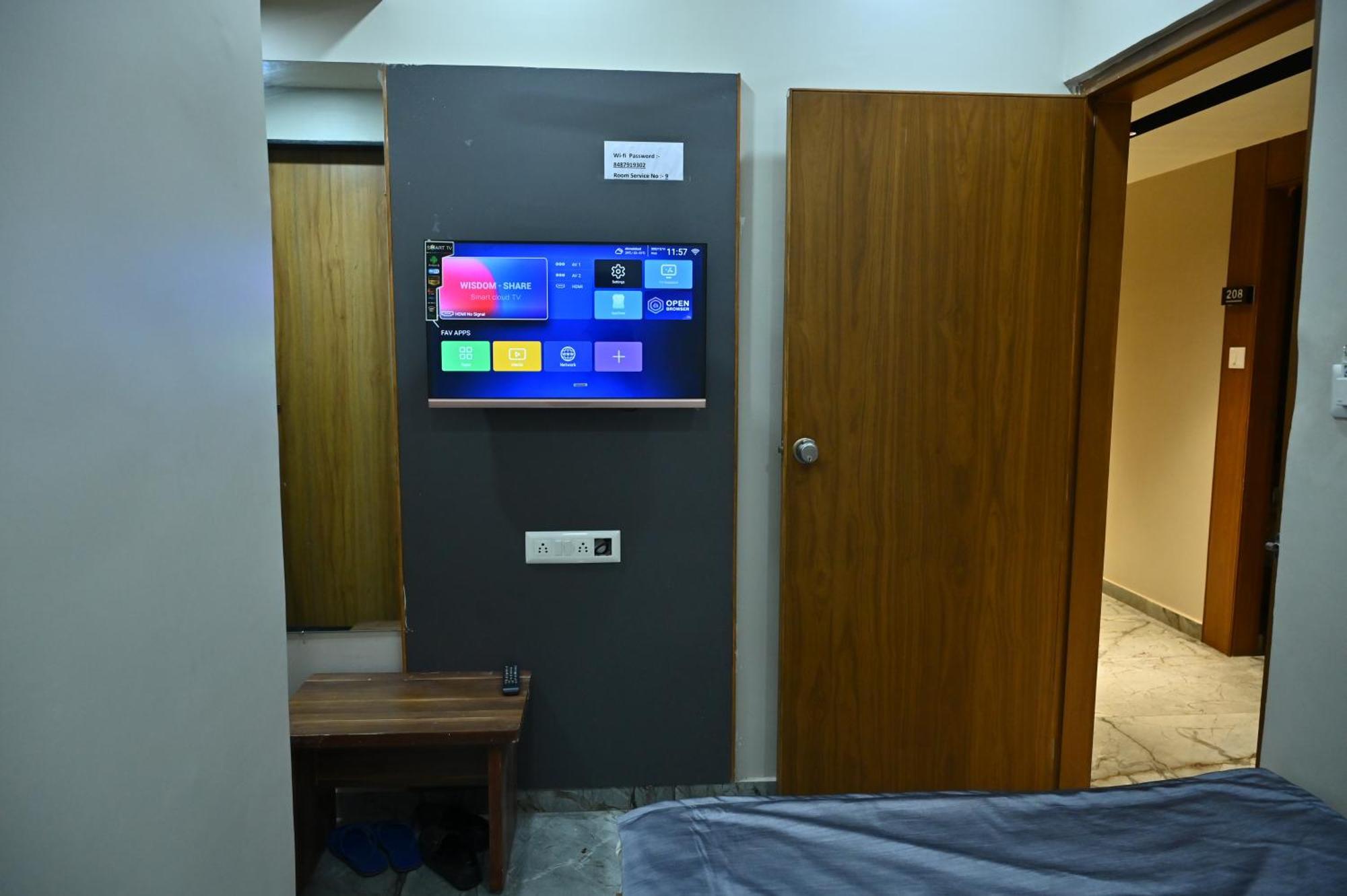 Hotel Sury Villa อาเมดาบัด ภายนอก รูปภาพ