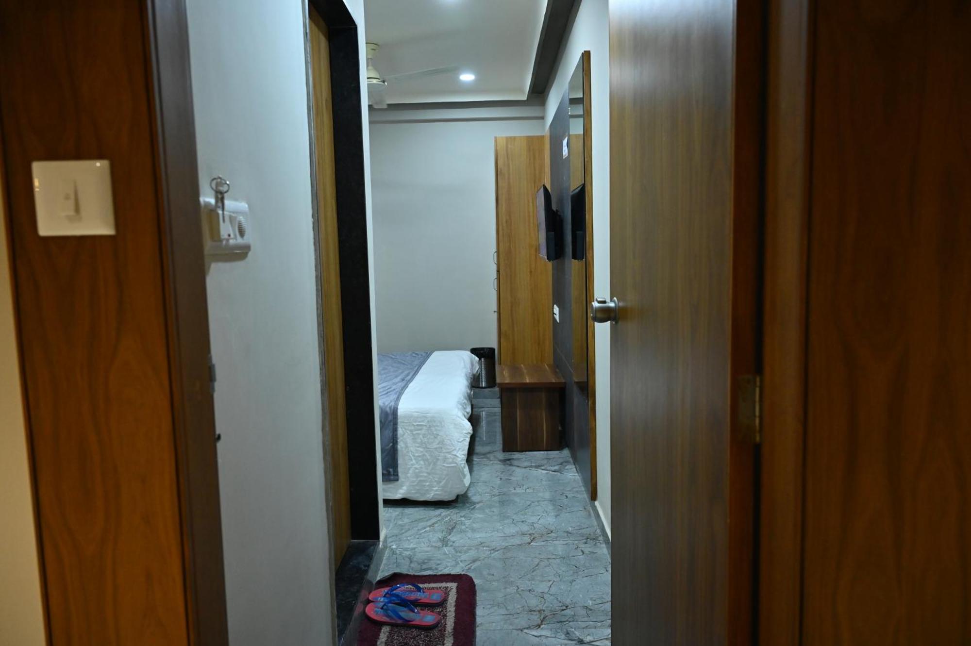 Hotel Sury Villa อาเมดาบัด ภายนอก รูปภาพ