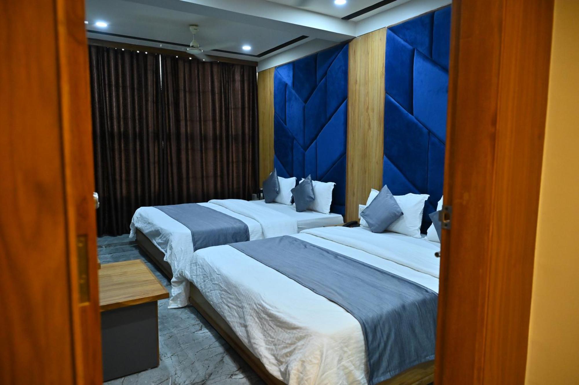 Hotel Sury Villa อาเมดาบัด ภายนอก รูปภาพ