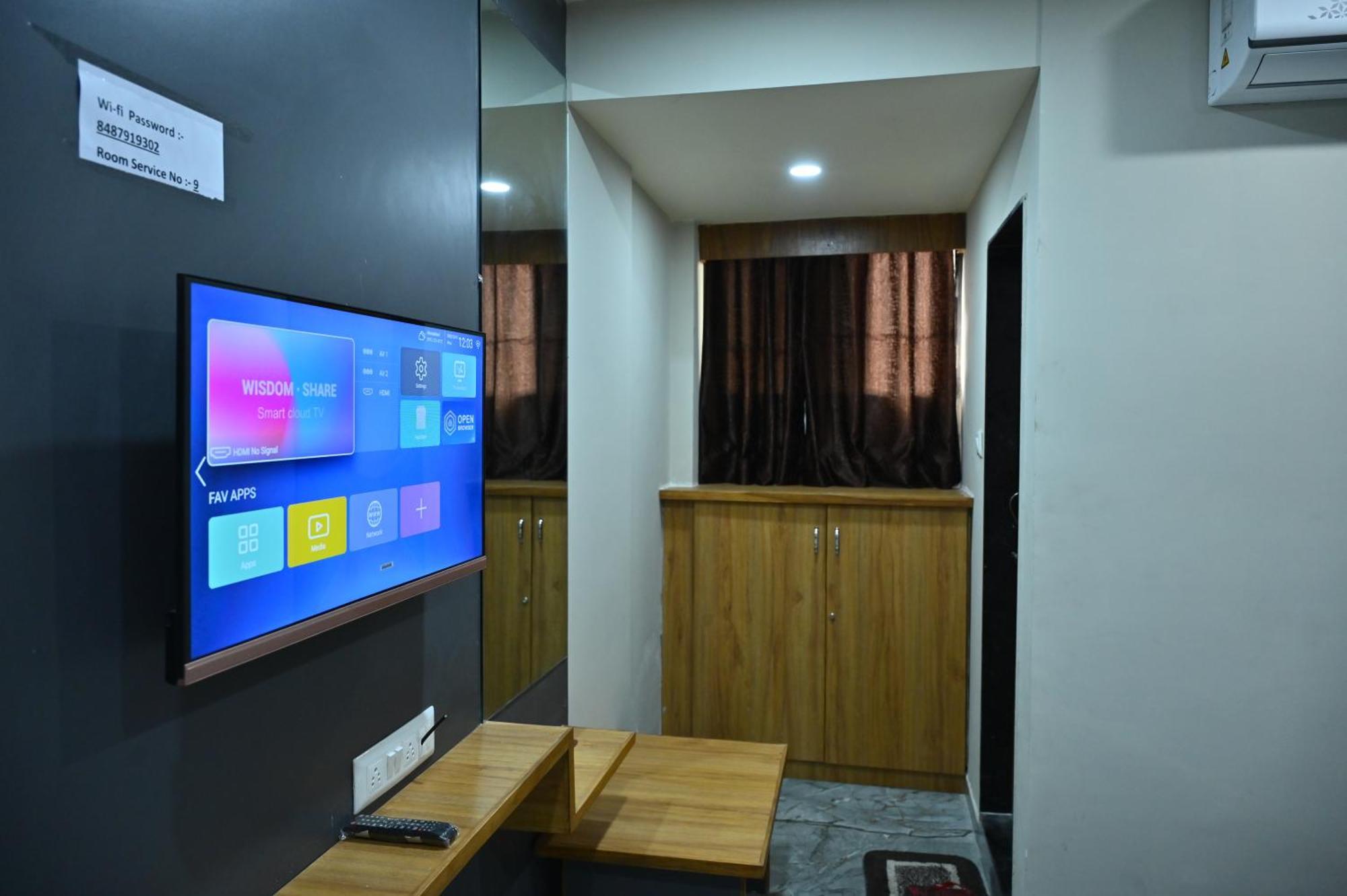 Hotel Sury Villa อาเมดาบัด ภายนอก รูปภาพ