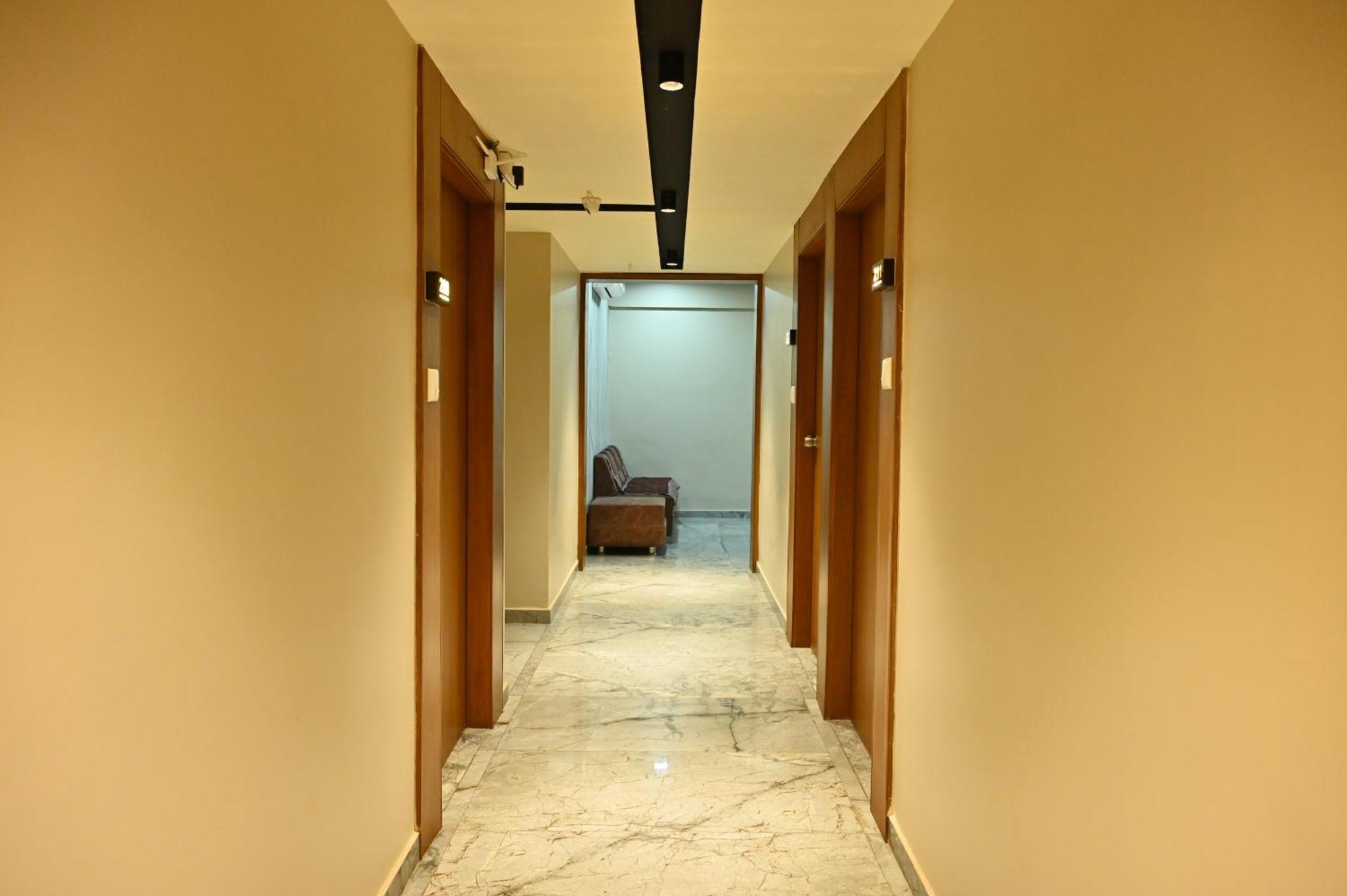 Hotel Sury Villa อาเมดาบัด ภายนอก รูปภาพ