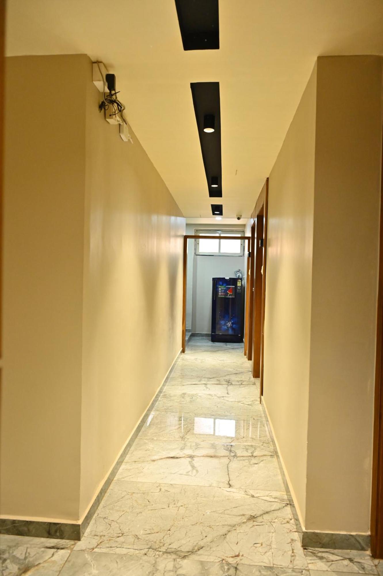 Hotel Sury Villa อาเมดาบัด ภายนอก รูปภาพ