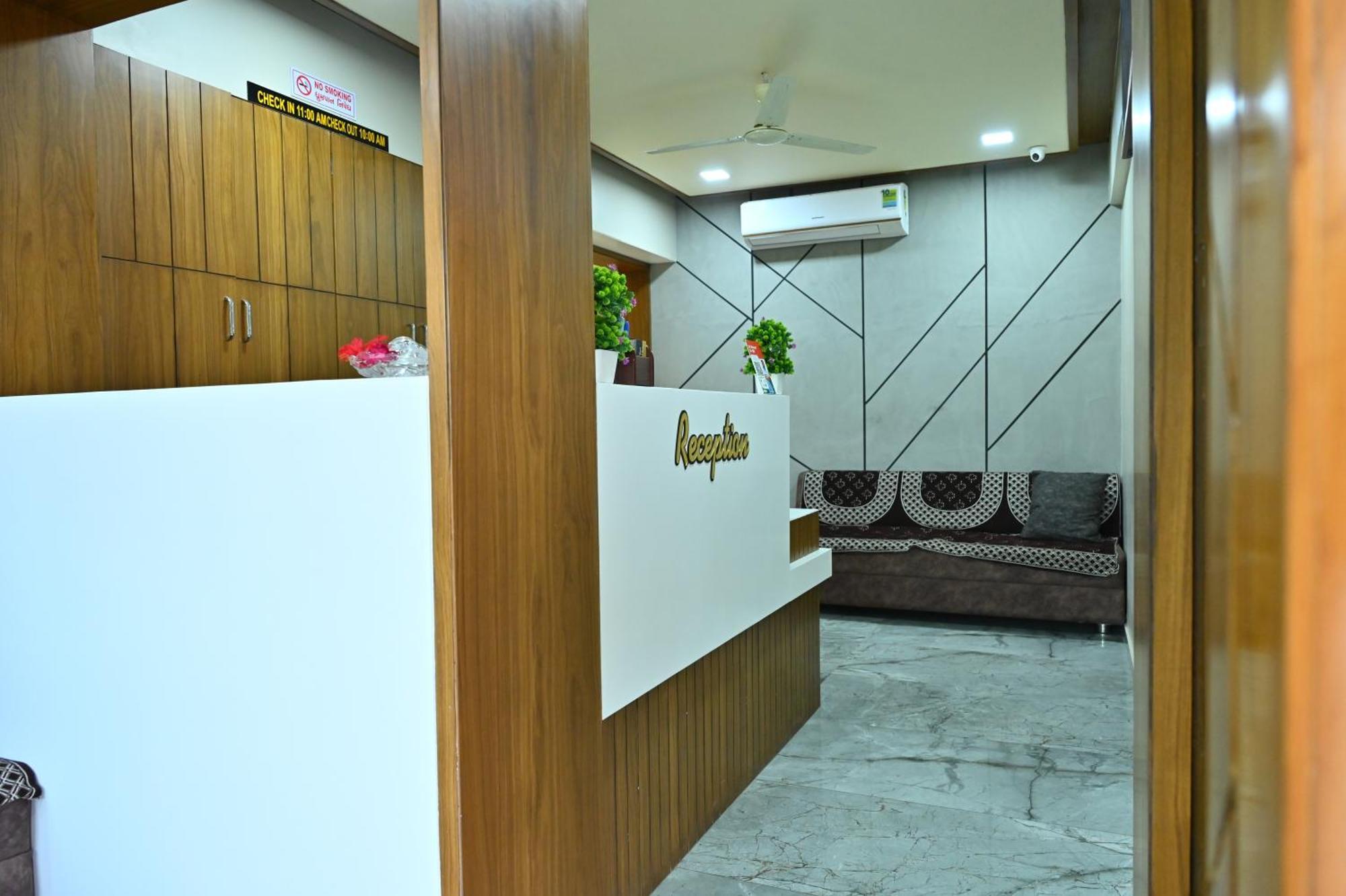 Hotel Sury Villa อาเมดาบัด ภายนอก รูปภาพ