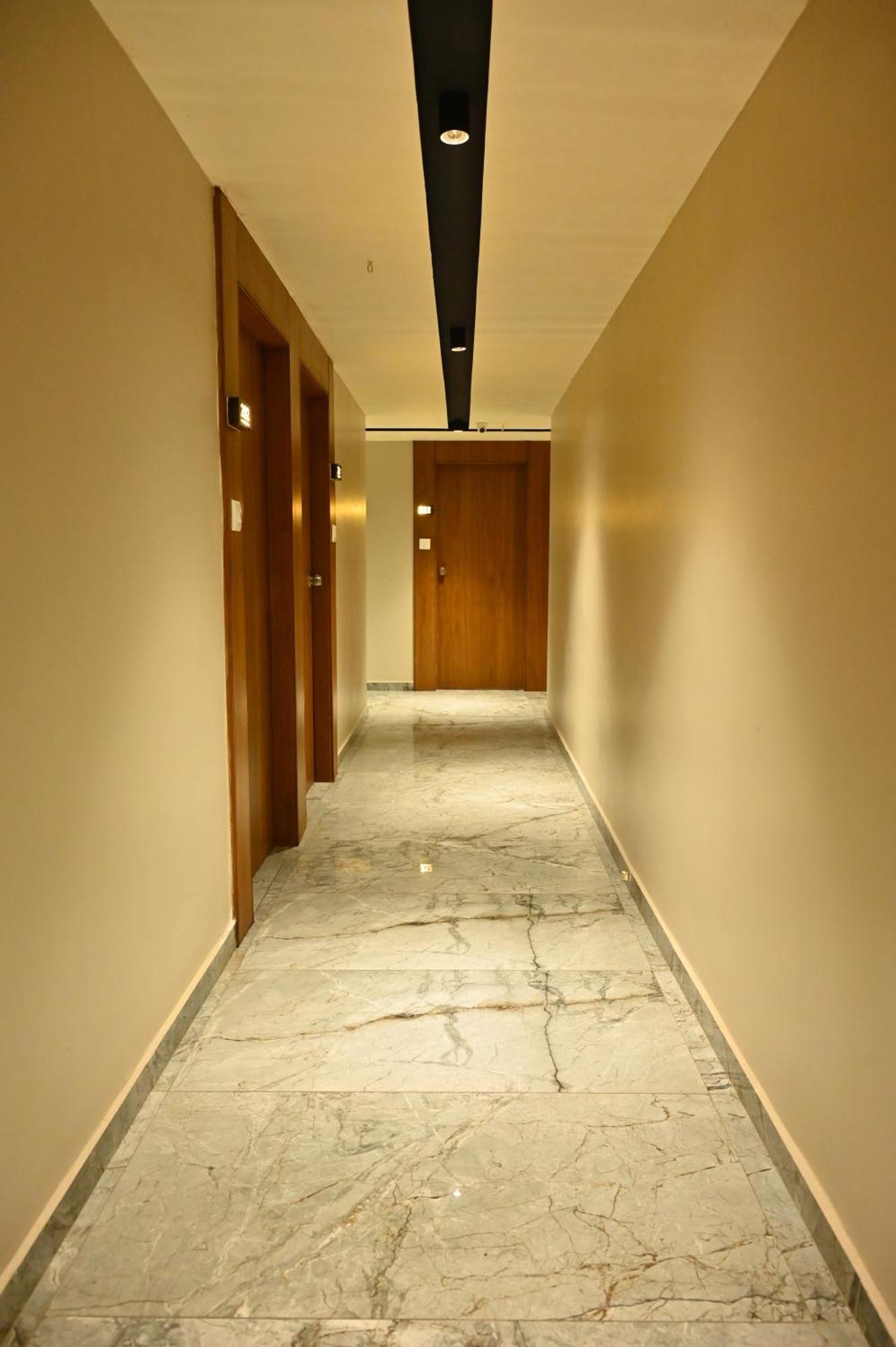 Hotel Sury Villa อาเมดาบัด ภายนอก รูปภาพ
