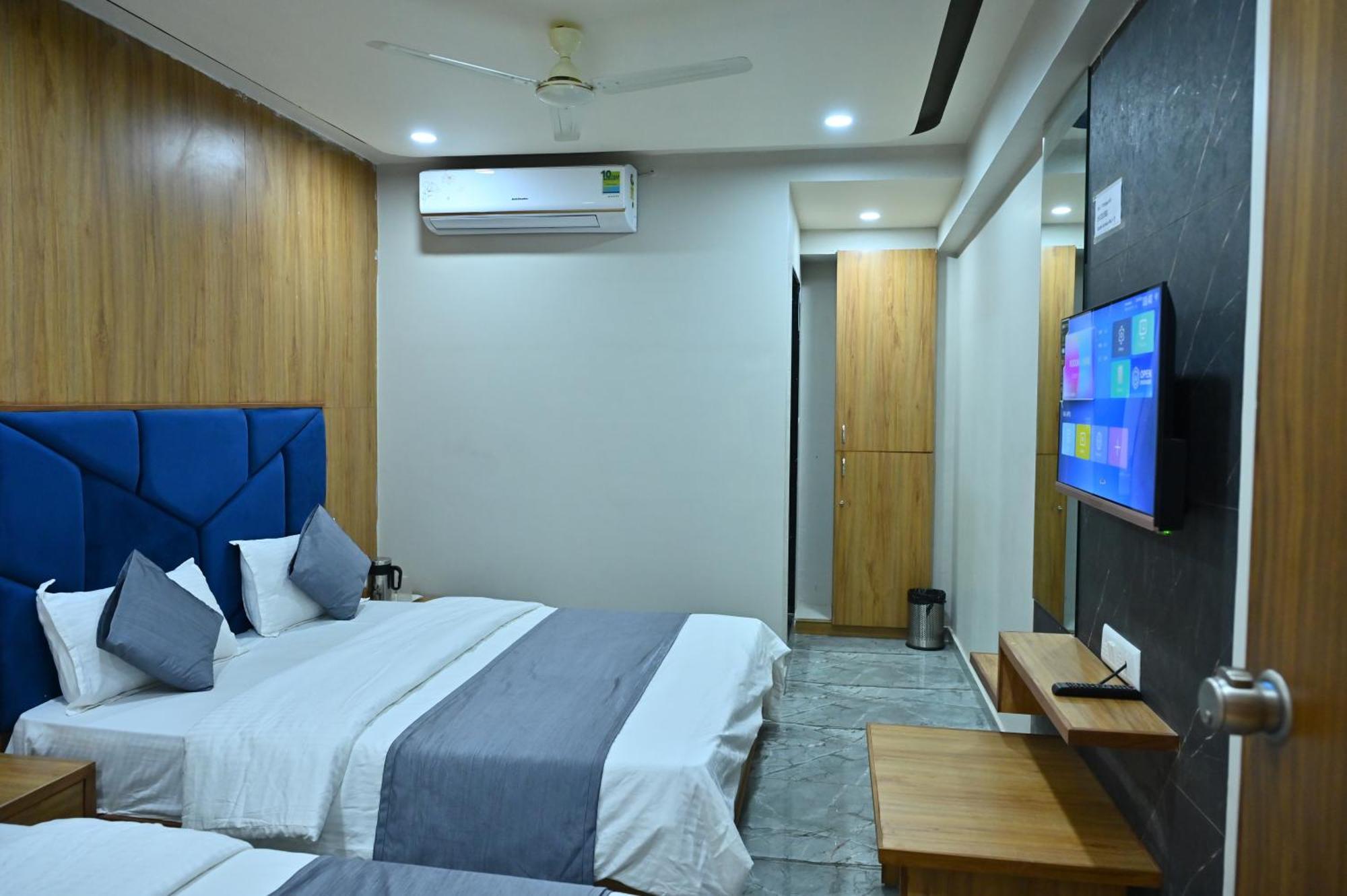 Hotel Sury Villa อาเมดาบัด ภายนอก รูปภาพ