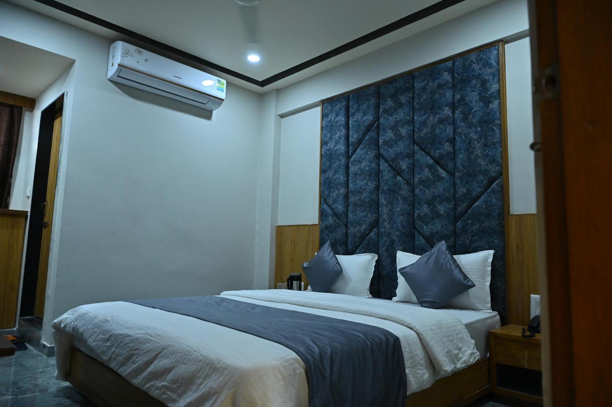 Hotel Sury Villa อาเมดาบัด ภายนอก รูปภาพ