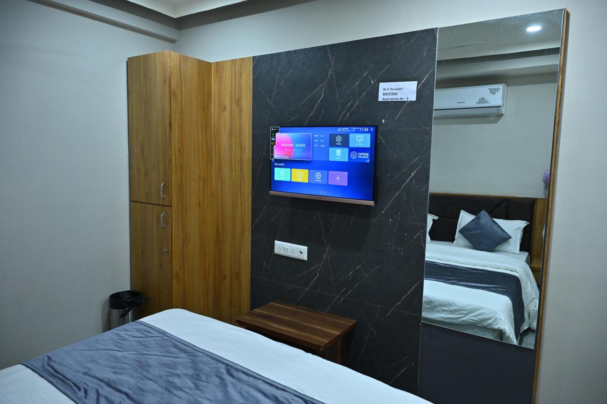 Hotel Sury Villa อาเมดาบัด ภายนอก รูปภาพ
