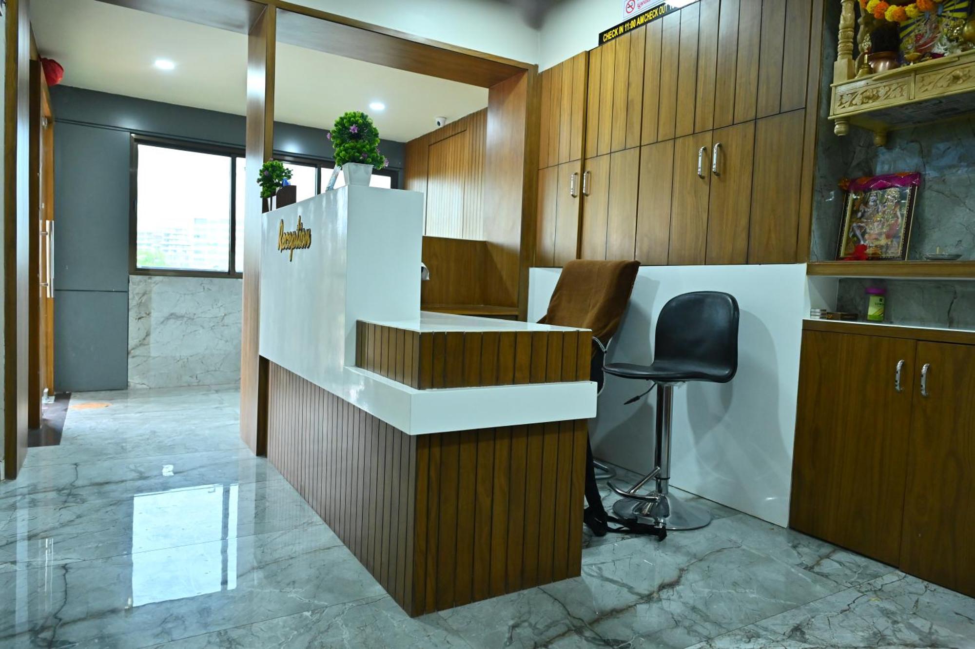 Hotel Sury Villa อาเมดาบัด ภายนอก รูปภาพ